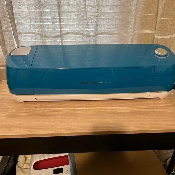 Cricut Explore Air in Peacock Comes with lot of vinyls and